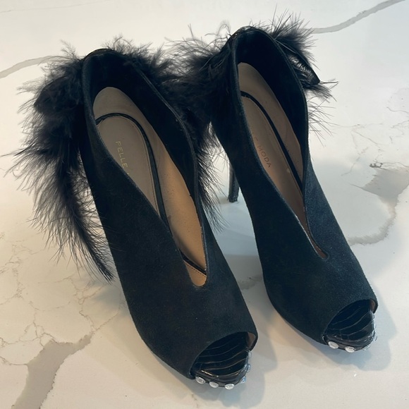 Pelle Moda Redesigned by Kim Savage - Picture 2 of 9